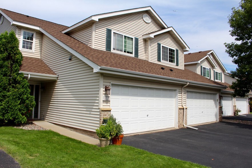 Cedar Pointe Townhomes Rentals MN