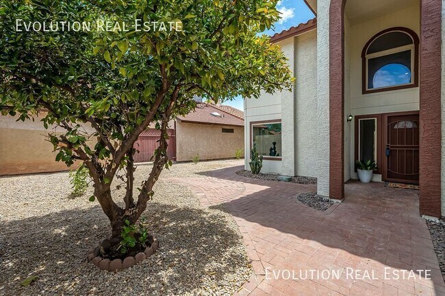 Building Photo - 2033 S Paseo Loma