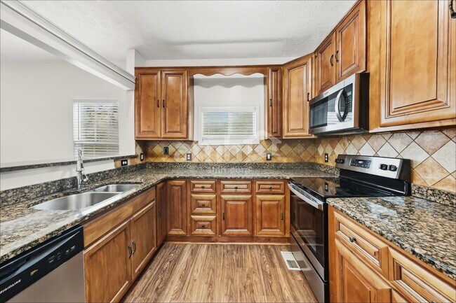 Foto del edificio - 2960 Riverbend Dr