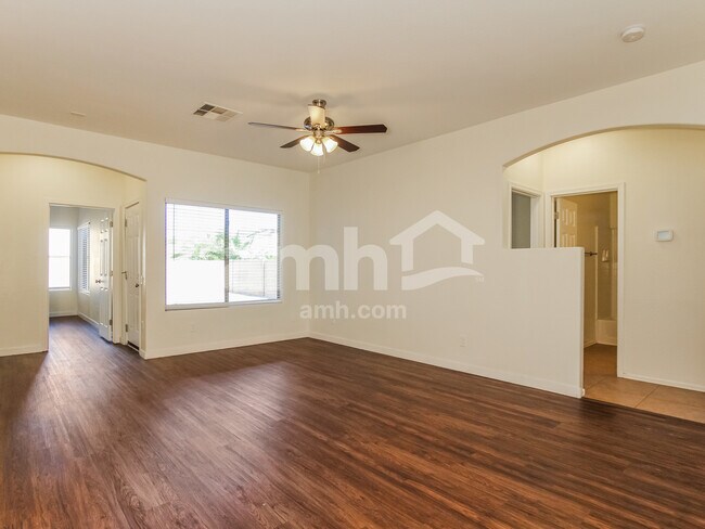 Building Photo - 778 W Green Tree Drive
