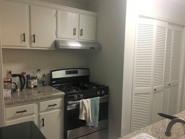 Foto del edificio - 561 Emory Oaks Way