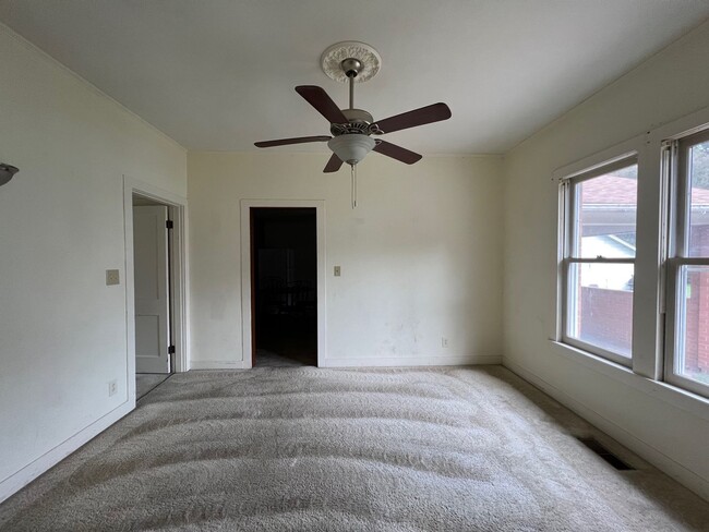 Foto del edificio - 3 BD, 1 BA Charming Brick Home!