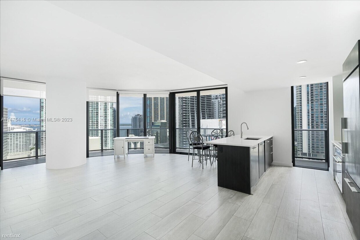 Primary Photo - 2 br, 2 bath Condo - 45 SW 9th St Apt 2203
