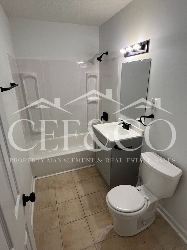 Building Photo - 427 Hawes Dr