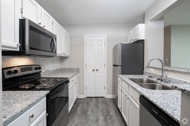 2HAB, 2BA - 989 ft² - Cocina - Briarwood Apartments