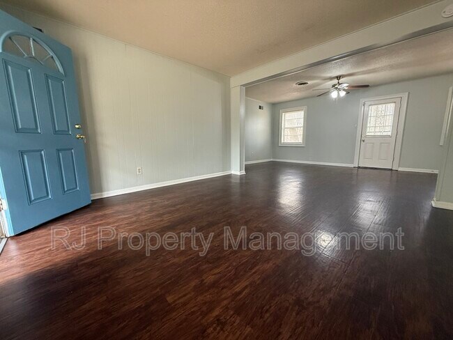 Foto del edificio - 4065 Haliburton St