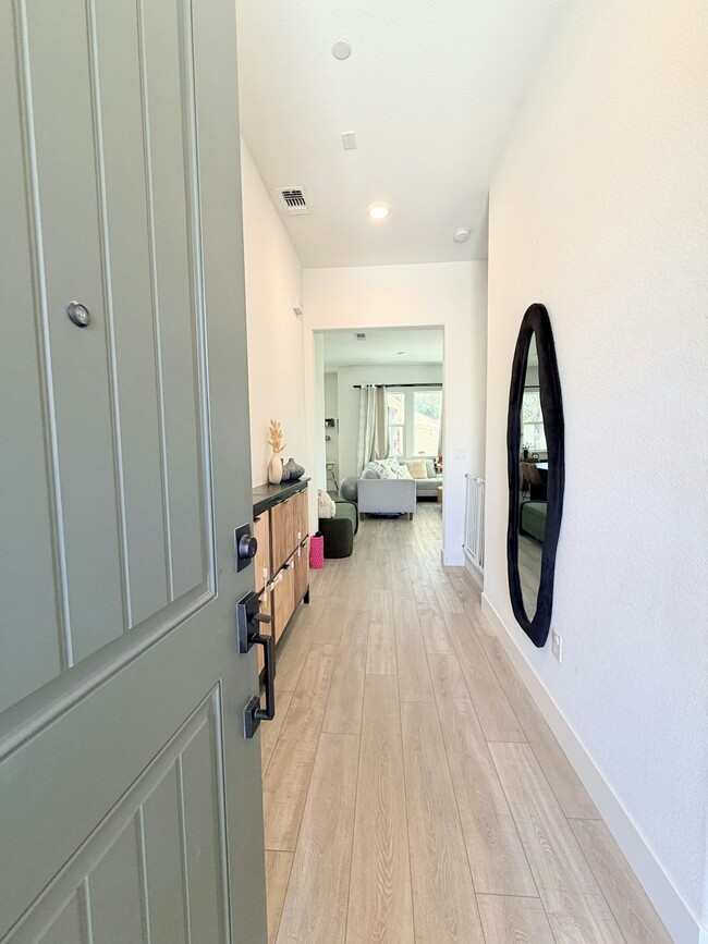 Building Photo - 42 Redberry Loop