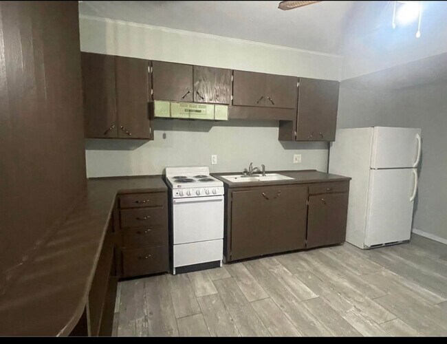 Building Photo - 2029 S Empire Ave