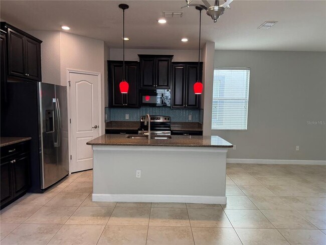 Building Photo - 15025 Evergreen Oak Loop