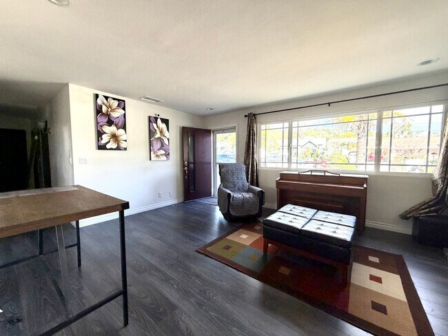 Foto del edificio - Charming 3 bedroom 2 bathroom house in Ventura!