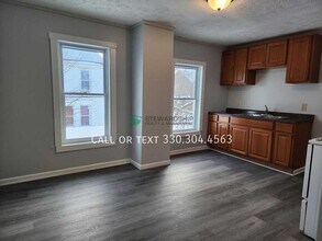 Building Photo - 406 1st St SE