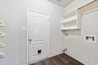 Building Photo - 9823 Lynette Falls Dr