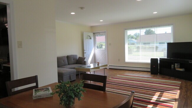 Building Photo - 75 Leonard Dr