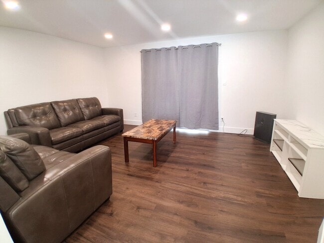 Building Photo - 724 W 1720 N