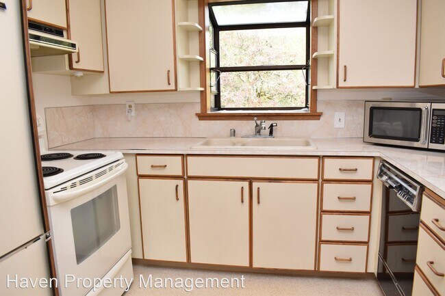 Building Photo - 3 br, 1.5 bath House - 7302 S 12th St