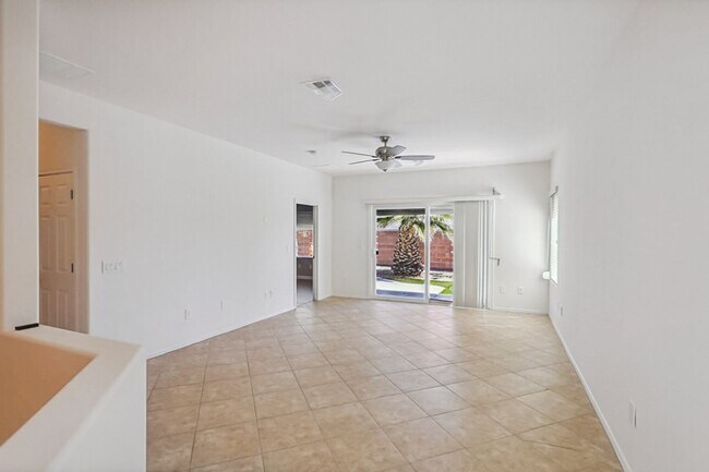 Foto del edificio - 55+, Age Restricted, 2 Bed, 2 Bath, Single...