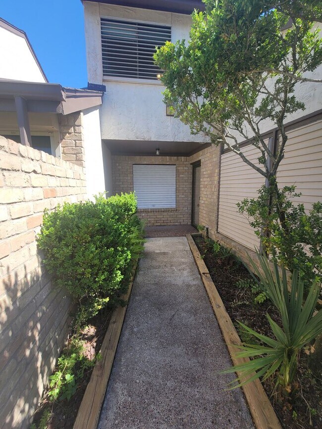 Building Photo - 7523 Beaudelaire Cir