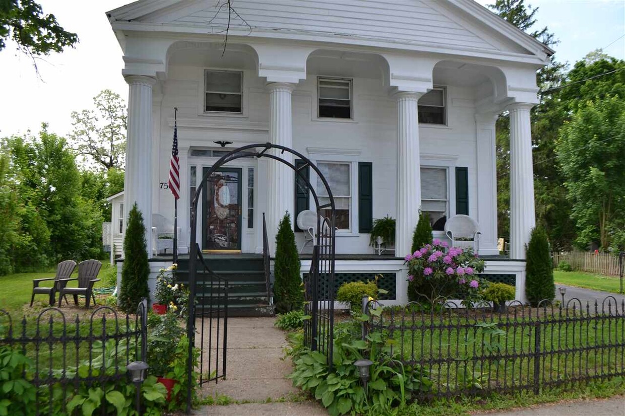 Primary Photo - 756 Hudson Ave