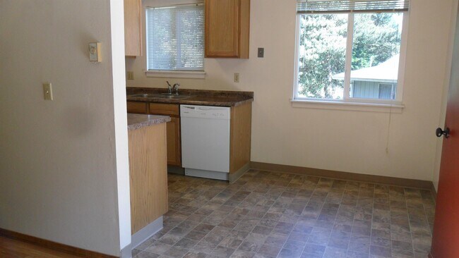 Building Photo - 3354 Willow Ct SE