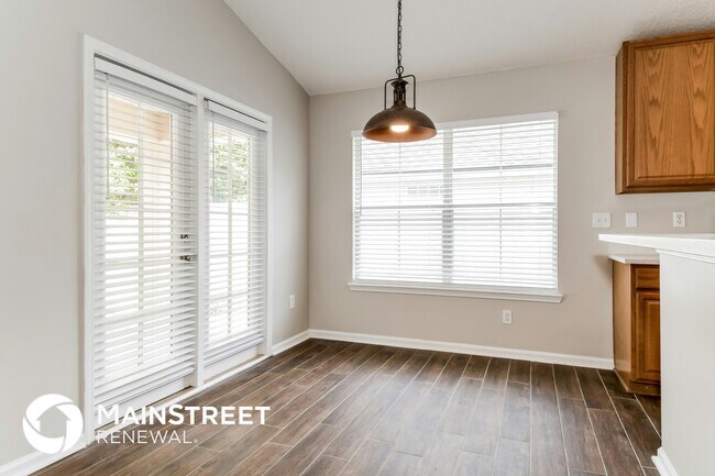 Foto del edificio - 11217 Panther Creek Pkwy