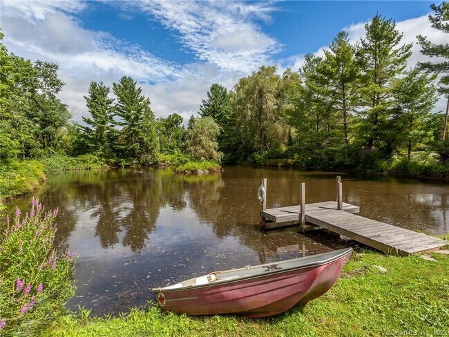 Foto del edificio - 9 Mallory Brook Rd