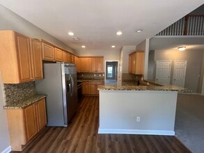 Building Photo - 2220 Rosemoore Walk NE