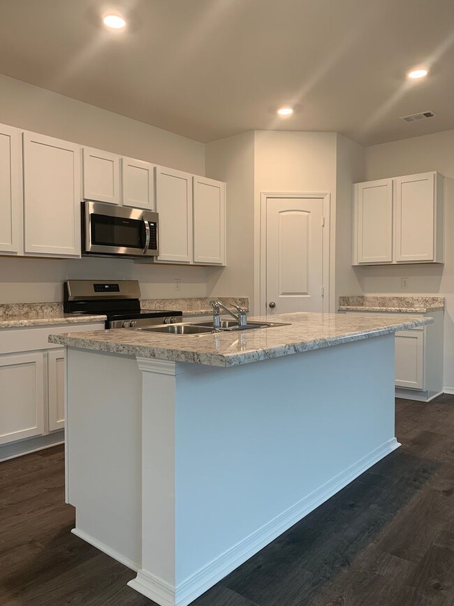 Building Photo - NEW 3 Bedroom home in Valley View School D...