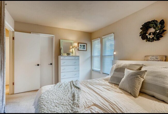 Foto del edificio - 5906 S. Willow Way