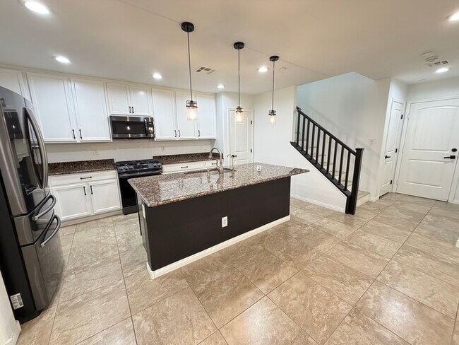 Foto del edificio - Carry Over Showing: This property has been shown before and will be rented to the first most qual...