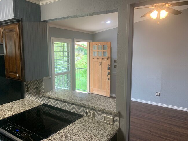 Fotografía del edificio - 3641 Bryce Ave