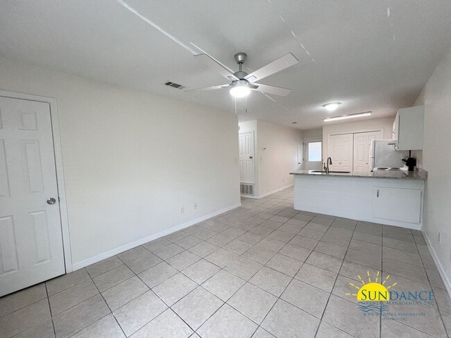 Building Photo - 237 Lindberg St