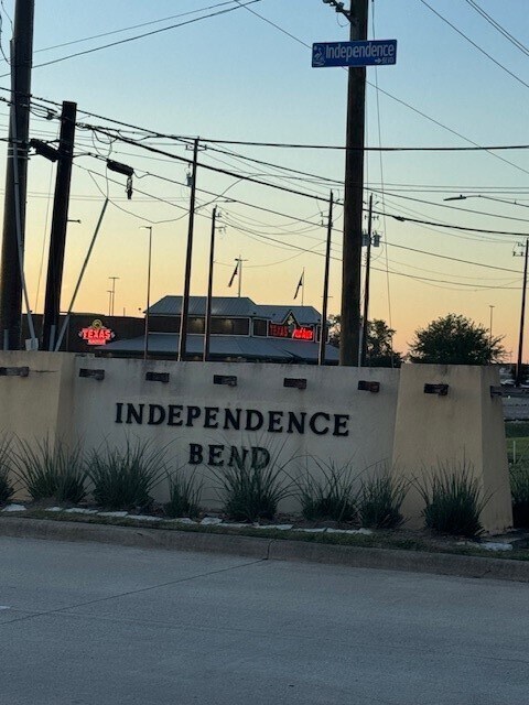 Foto del edificio - 6815 Independence Blvd