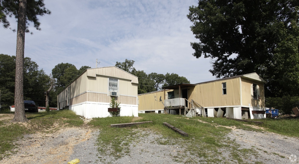 Building Photo - 400 Longview Dr