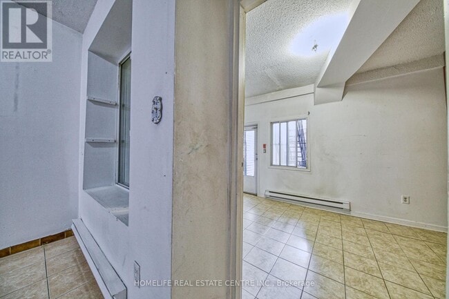 Building Photo - 223 Jameson Ave