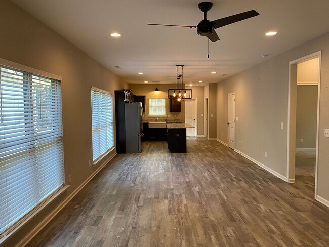 Foto del edificio - 2075 Springfield Dr. (Chelsea Park)