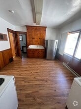 Building Photo - 810 Hess Ave