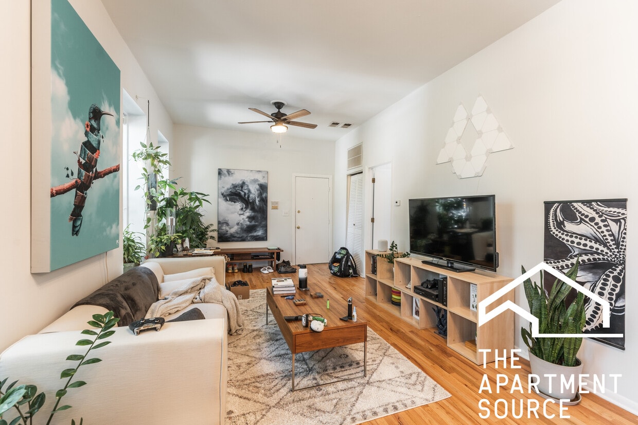 Photo - 2732 W Chicago Ave