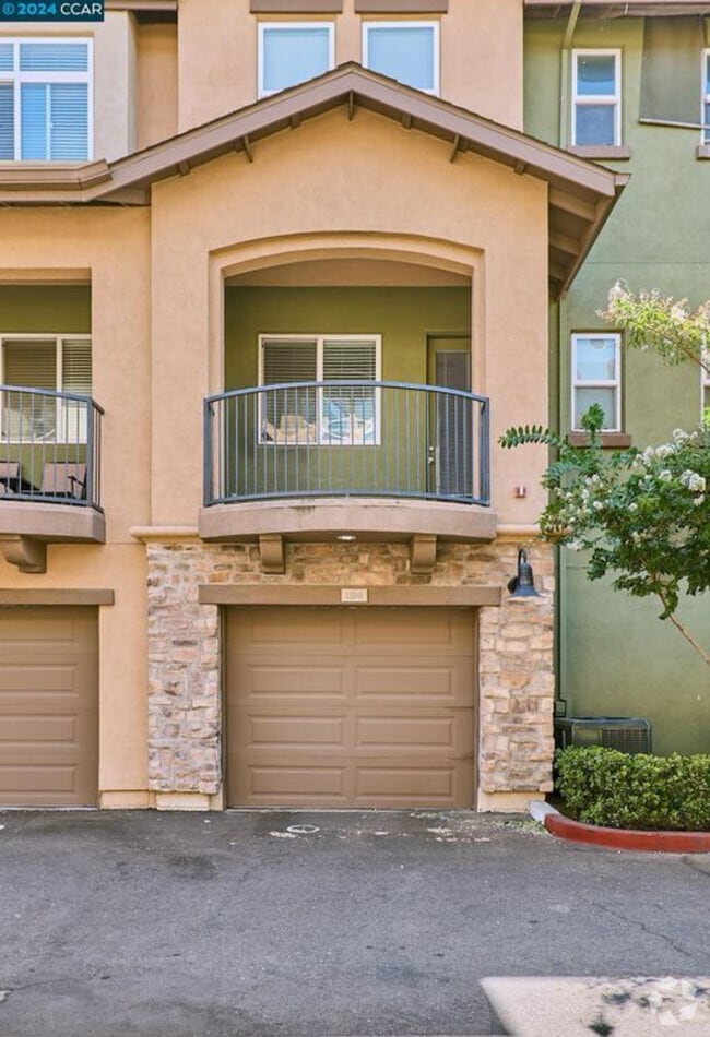 Fulton Oaks Apartments for Rent with High Ceilings Sacramento, CA 1