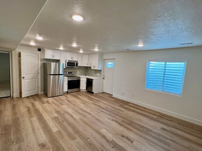 Building Photo - 335 S 190 W