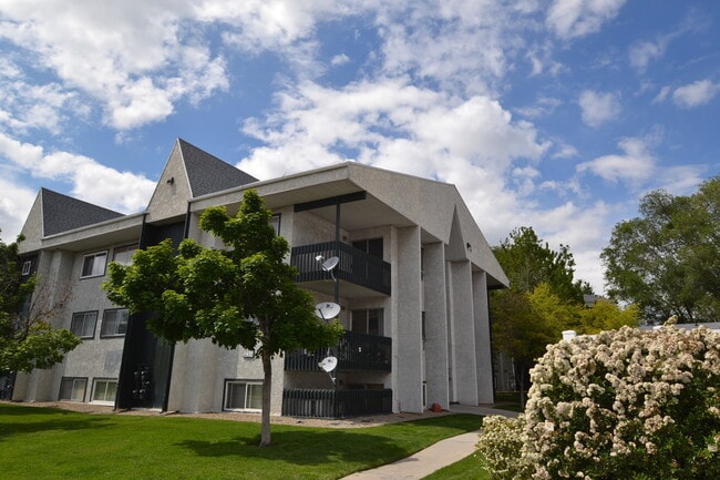Awesome 3 Bed 2 Bath Condo Unit in Murray!!! - Awesome 3 Bed 2 Bath Condo Unit in Murray!!!