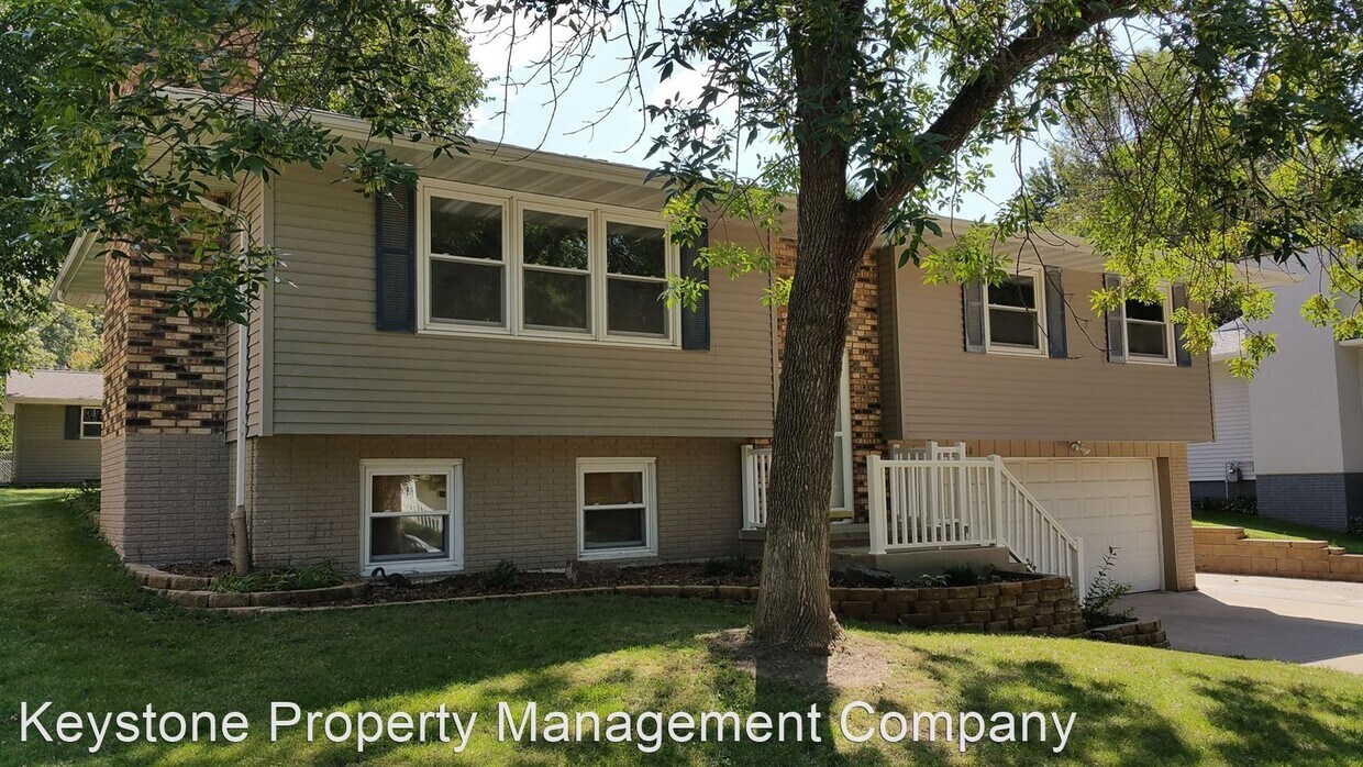 Foto principal - 3 br, 2.5 bath House - 2158 Russell Dr