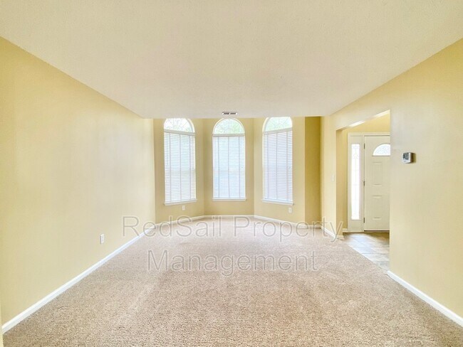 Building Photo - 3229 Sacramento Dr