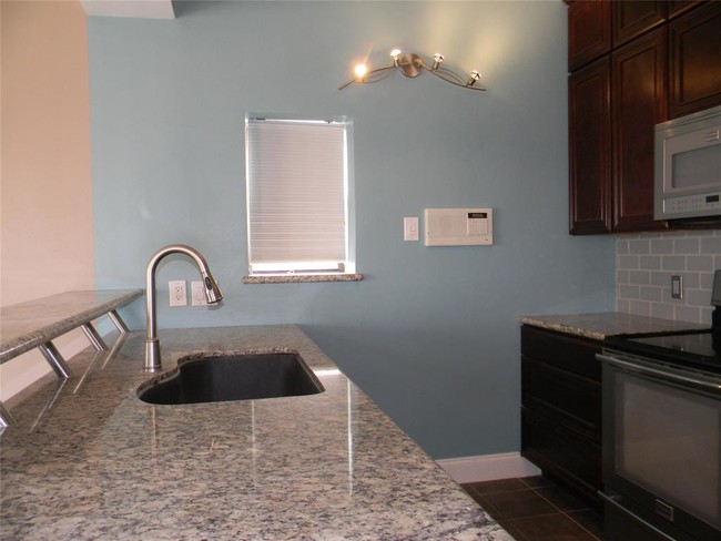 Building Photo - 3921 Sunrise Dr