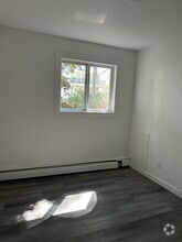 Building Photo - 727 5th Ave N