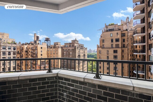 Building Photo - 22 W 66th St