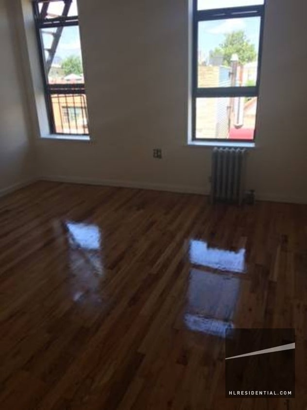 Building Photo - 3241 Steinway St