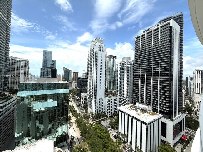 Building Photo - 951 Brickell Ave