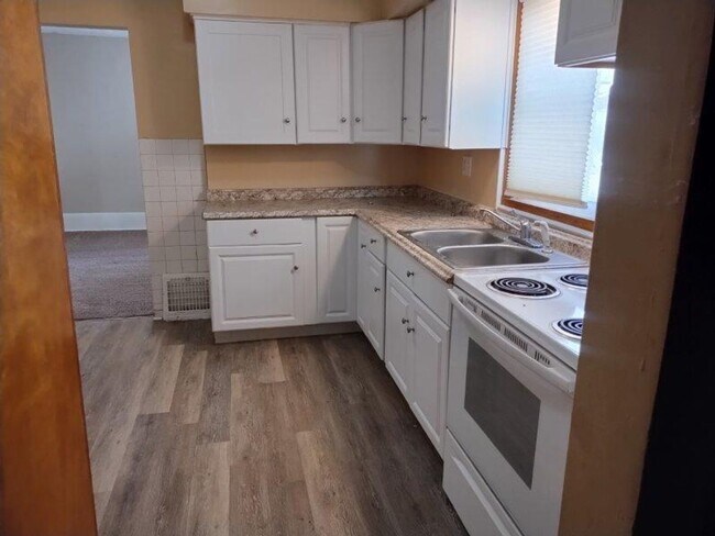 Building Photo - BELOW MARKET RENT!