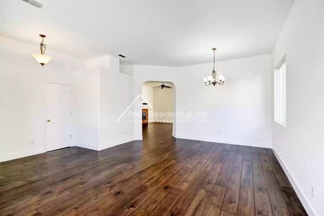Building Photo - Wonderful 3bd/2ba Elk Grove Home with 2 Car Garage
