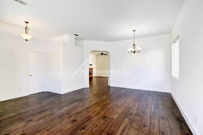 Foto del edificio - Wonderful 3bd/2ba Elk Grove Home with 2 Car Garage